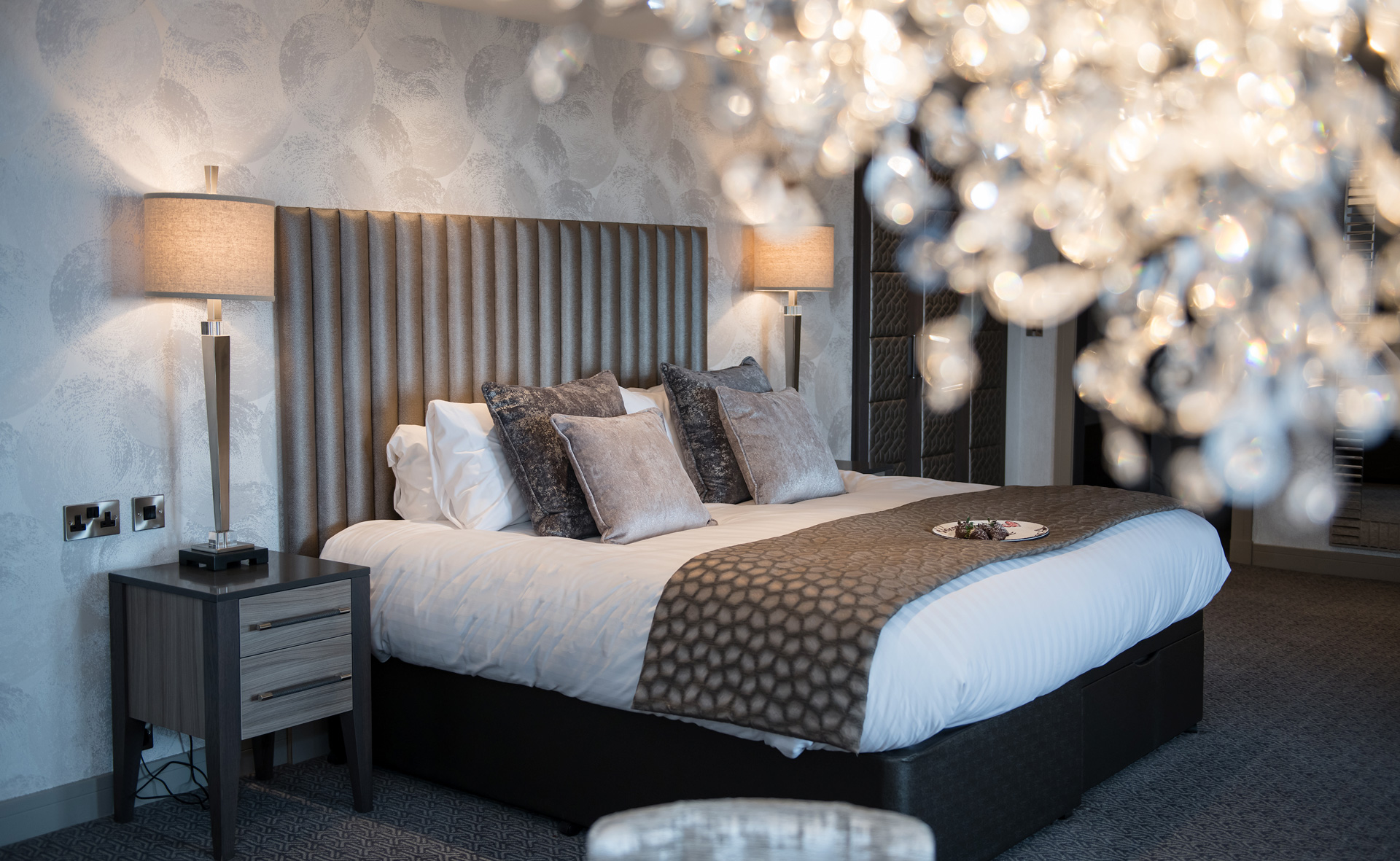 Dinner Bed and Breakfast with Wine Hetland